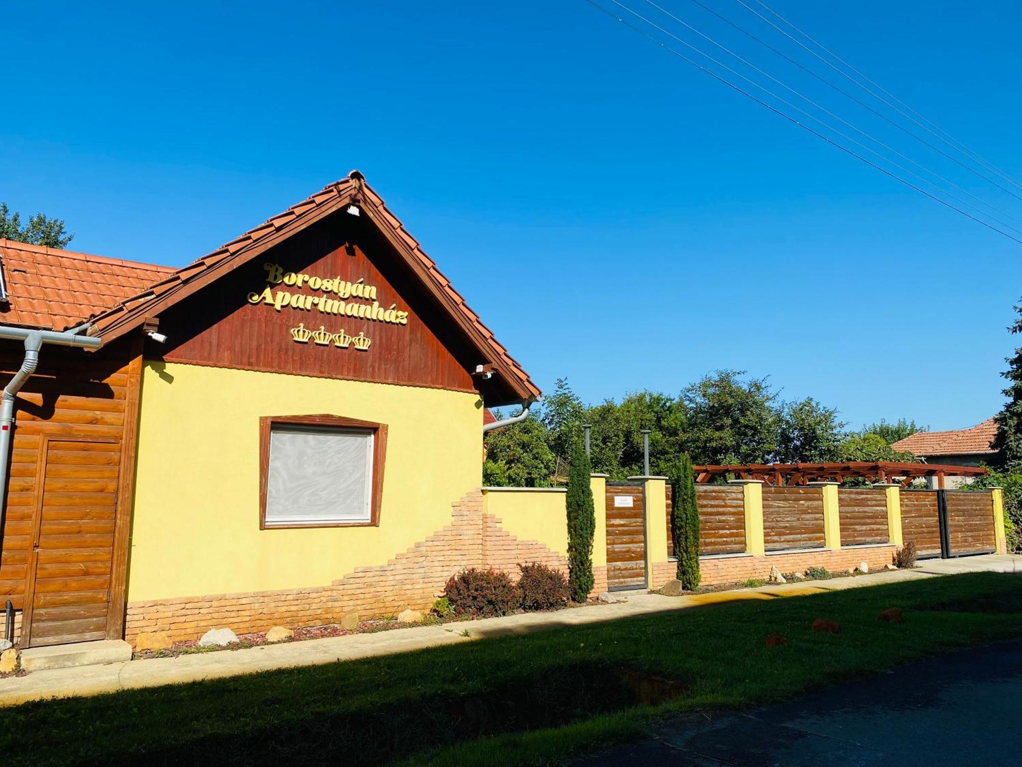 Borostyan Apartmanhaz Mórahalom Extérieur photo