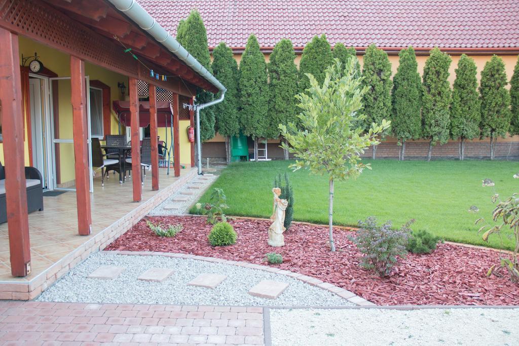 Borostyan Apartmanhaz Mórahalom Extérieur photo